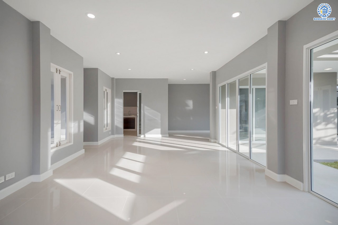 บ้านมือสองตกแต่งใหม่ โครงการ โนเบิล วานา วัชรพล ดีไซน์สุดโดดเด่น เนื้อที่ 68.5 ตร.ว. ฟังก์ชันจัดเต็ม 3 ห้องนอน 4 ห้องน้ำ 1 ห้องแม่บ้าน จอดรถได้ 2 คัน บนทำเลเดินทางสะดวก ใกล้เซ็นทรัลรามอินทรา, จุดขึ้นทางด่วน "สุขาภิบาล5-1" และรถไฟฟ้าสายสีชมพู "สถานีวัชรพล"